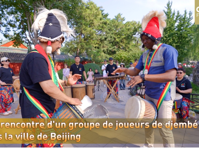 Dialogue des cultures : des rythmes de djembés dans un quartier de Beijing